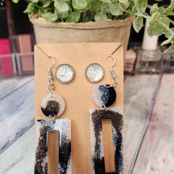 Black and white dangle earring duo - Picture 5 of 6